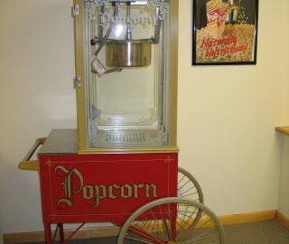 Popcorn machine with cart